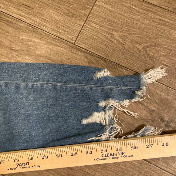 American Eagle Mom Jean Size 2 Reg Med Wash Distressed Style Frayed Hem - Picture 8 of 8